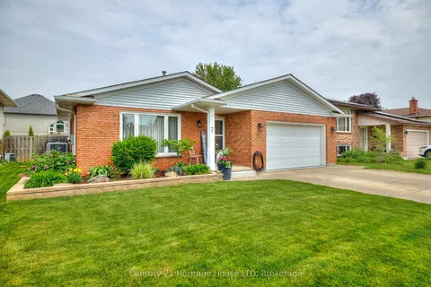 7 HUNTINGTON Lane, St. Catharines, ON L2S 3J5