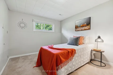 2 Menary Drive, Amaranth, ON L9W 3Y6