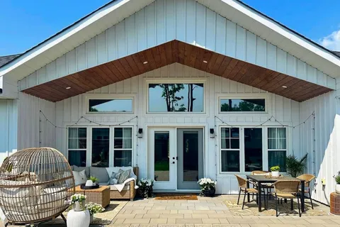 8 Chateau Ridge, North Bay, ON P1C 0B9