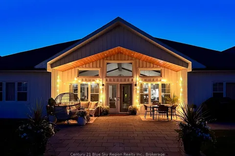 8 Chateau Ridge, North Bay, ON P1C 0B9