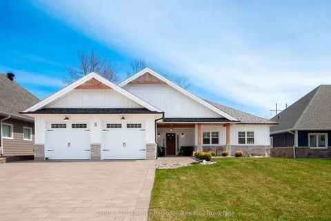 8 Chateau Ridge, North Bay, ON P1C 0B9