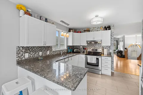1001 Bluffwood Avenue, Kingston, ON K7K 7K6