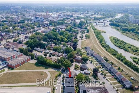 3 Spring Lane, Brantford, ON N3T 4M2