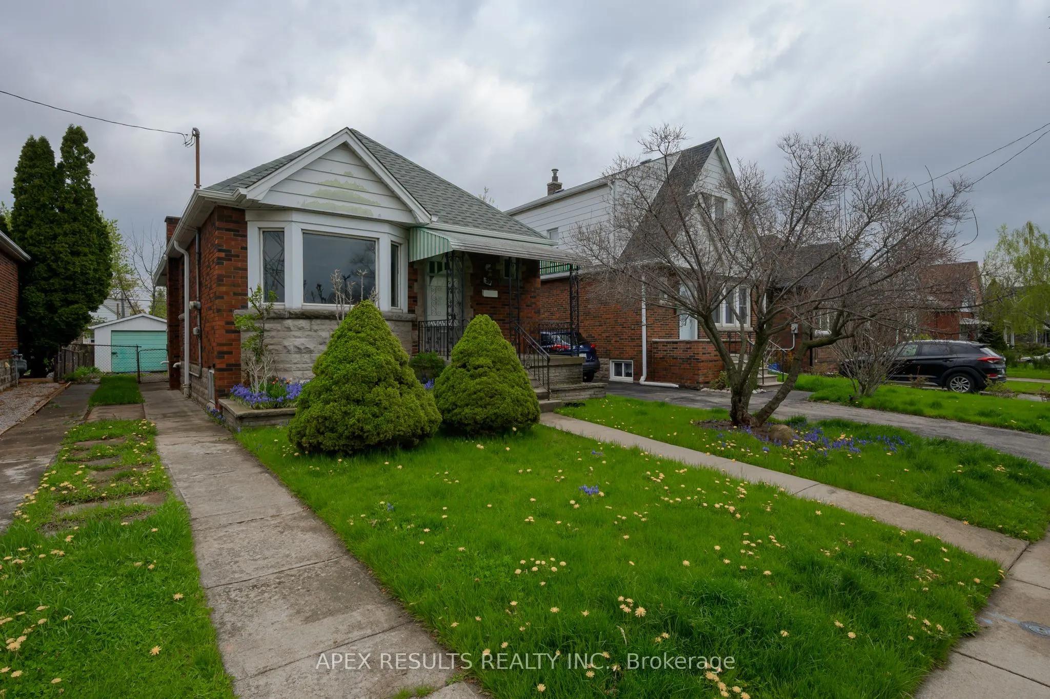 39 Strathearne Avenue, Hamilton, ON L8H 5K5