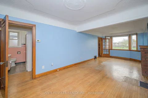 39 Strathearne Avenue, Hamilton, ON L8H 5K5