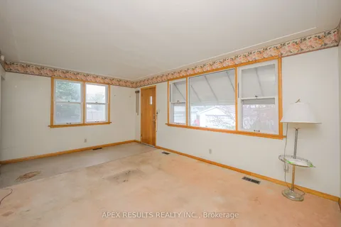 39 Strathearne Avenue, Hamilton, ON L8H 5K5