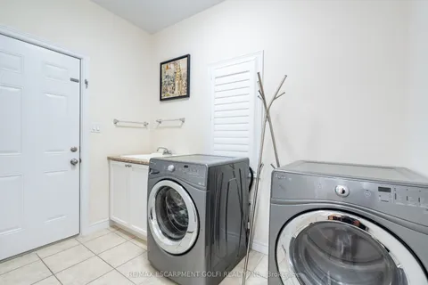16 Edgehill Drive, Hamilton, ON L9B 0B1