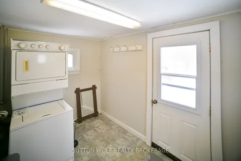 91 North Street, Strathroy-Caradoc, ON N7G 1Z4