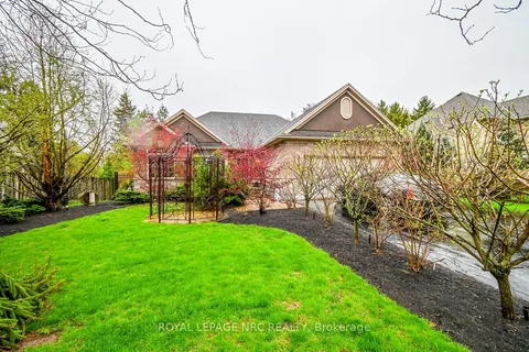 18 Martha Court, Pelham, ON L0S 1C0