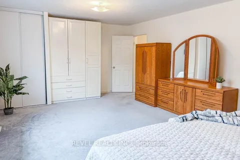 230 Thomas Avenue, Brantford, ON N3S 0E1