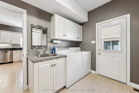 29 Lois Lane, Guelph, ON N1K 1W5
