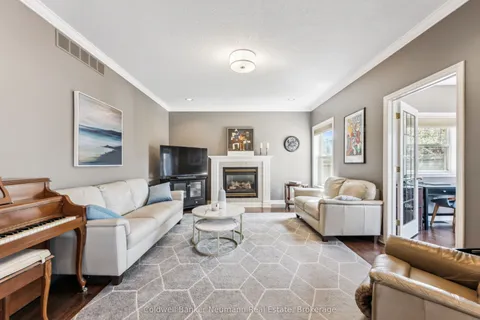 29 Lois Lane, Guelph, ON N1K 1W5