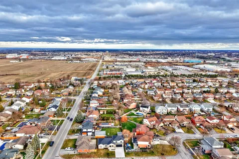 4 Meteor Street, St. Catharines, ON L2S 2T1