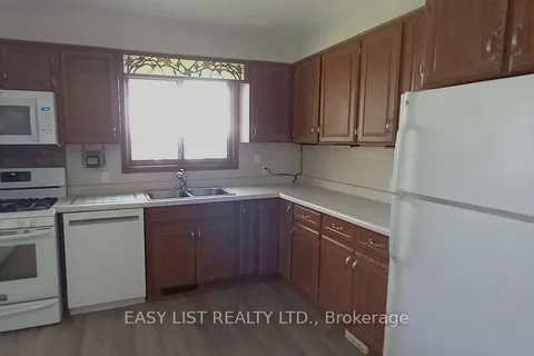 3051 Egremont Road, Plympton-Wyoming, ON N0N 1E0