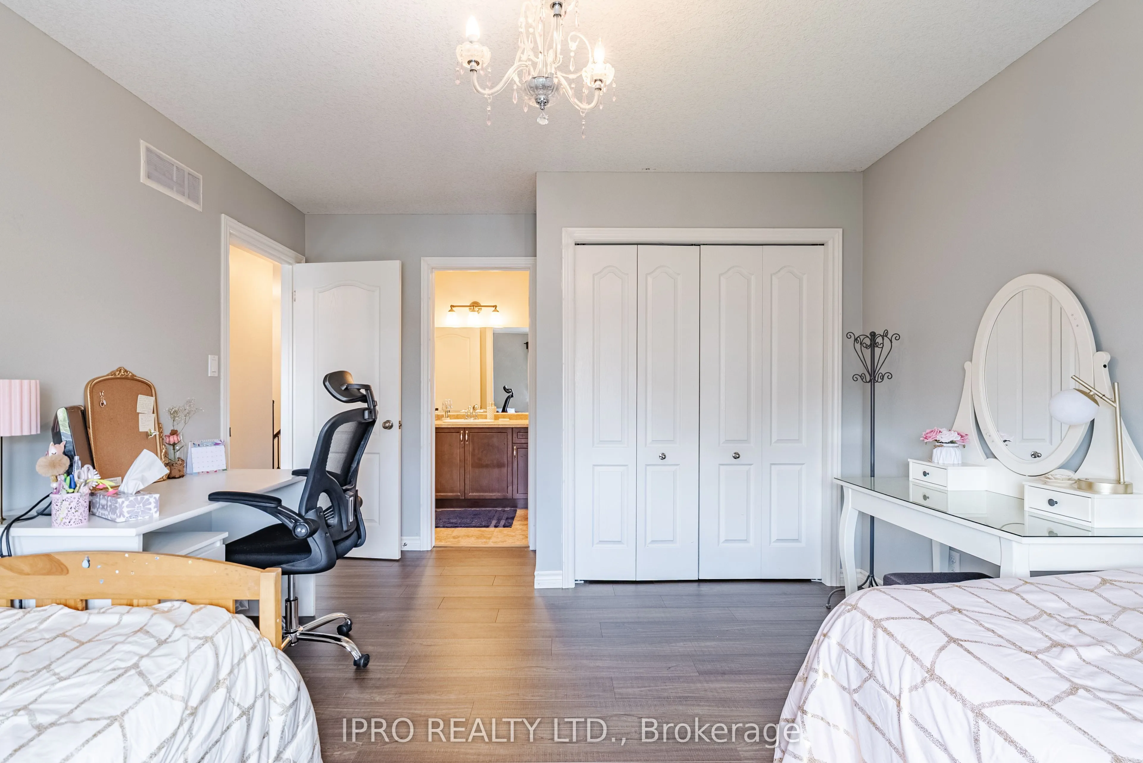 2000 Rollingacres Drive, London North, ON N5X 0H1