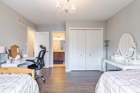 2000 Rollingacres Drive, London North, ON N5X 0H1