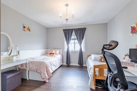 2000 Rollingacres Drive, London North, ON N5X 0H1