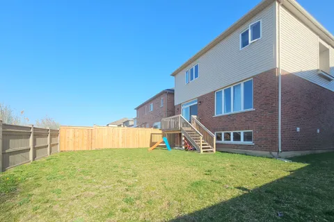 48 Esther Crescent, Thorold, ON L3B 2W9