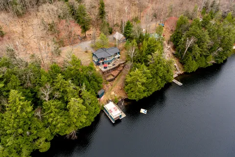 1063 Lakeview Road, Muskoka Lakes, ON P0B 1M0