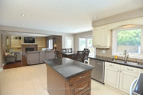 3 Suter Crescent, Hamilton, ON L9H 6R6
