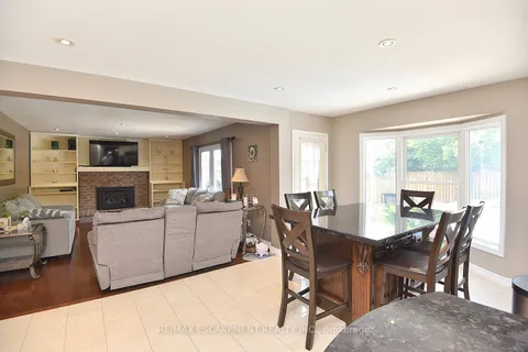 3 Suter Crescent, Hamilton, ON L9H 6R6