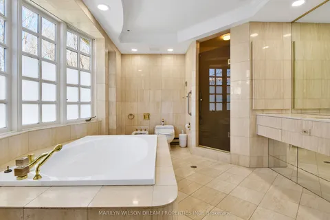 275 Mariposa Avenue, ON K1M 0T4