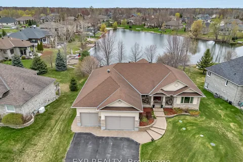 6703 Suncrest Drive, Greely - Metcalfe - Osgoode - Vernon and Area, ON K4P 0B4