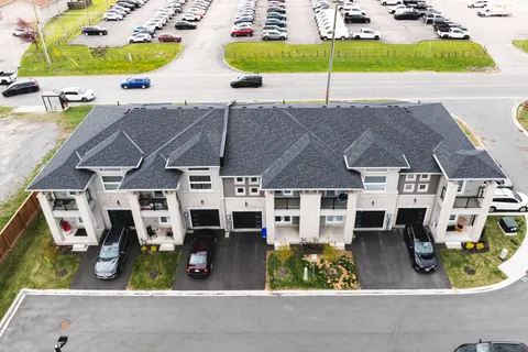 13 Mann Trail, Welland, ON L3C 0K2
