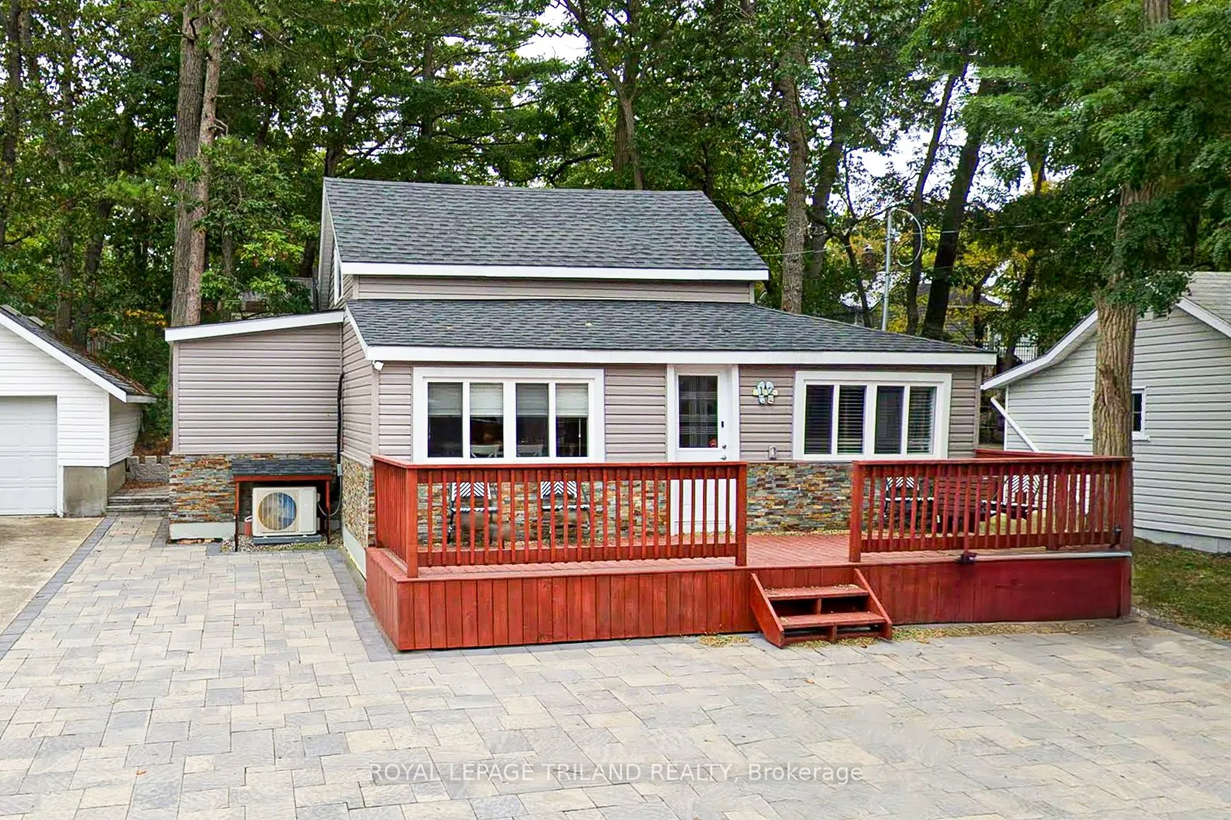 12 Woodward Avenue, Lambton Shores, ON N0M 1T0