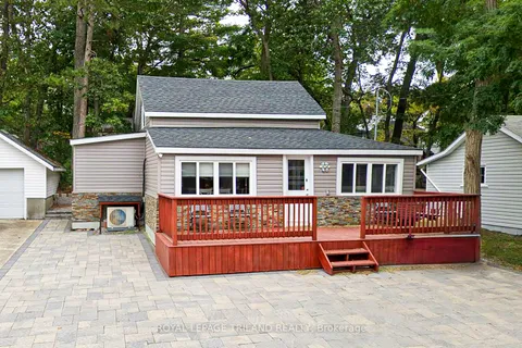 12 Woodward Avenue, Lambton Shores, ON N0M 1T0