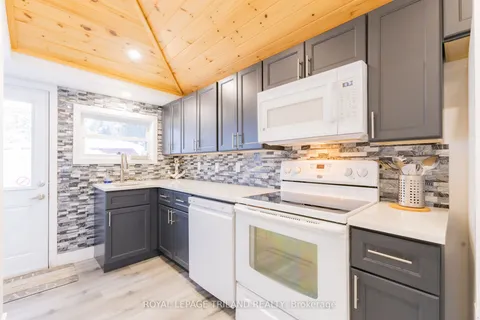 12 Woodward Avenue, Lambton Shores, ON N0M 1T0