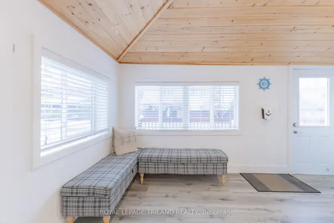 12 Woodward Avenue, Lambton Shores, ON N0M 1T0