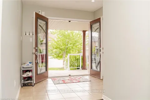217 Thomas Avenue, Brantford, ON N3S 0E2