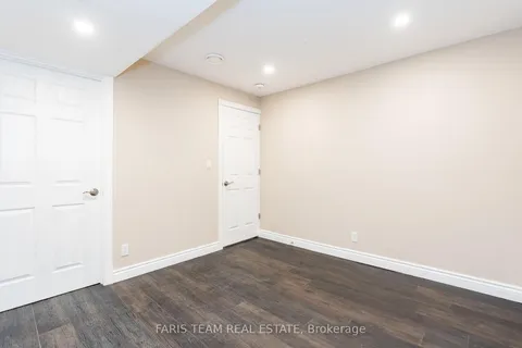 15 Lankin Avenue, Bracebridge, ON P1L 1Y4