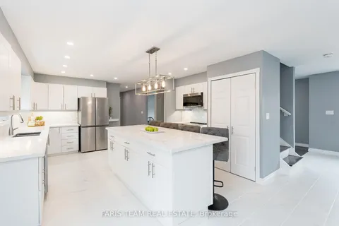15 Lankin Avenue, Bracebridge, ON P1L 1Y4