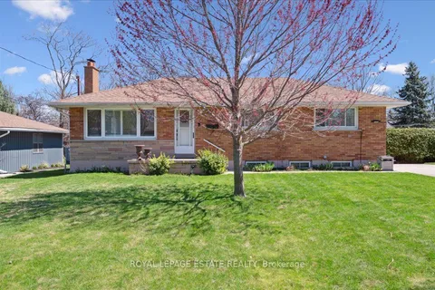 111 Leitch Drive, Grimsby, ON L3M 2T9