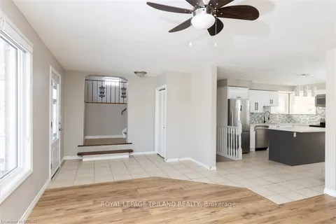 1231 SUNNINGDALE Road, London North, ON N5X 4B1