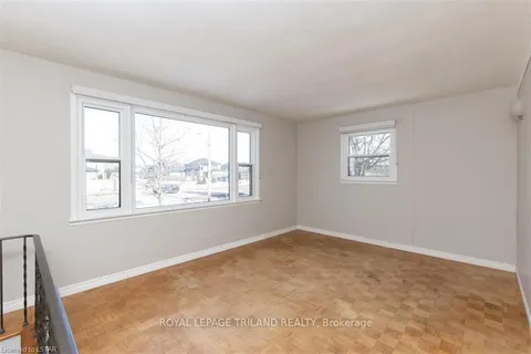 1231 SUNNINGDALE Road, London North, ON N5X 4B1