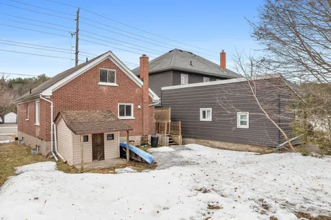 537 Armour Road, Peterborough East, ON K9H 1Y8