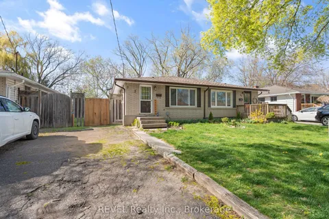 31 Louis Avenue, St. Catharines, ON L2M 2N4