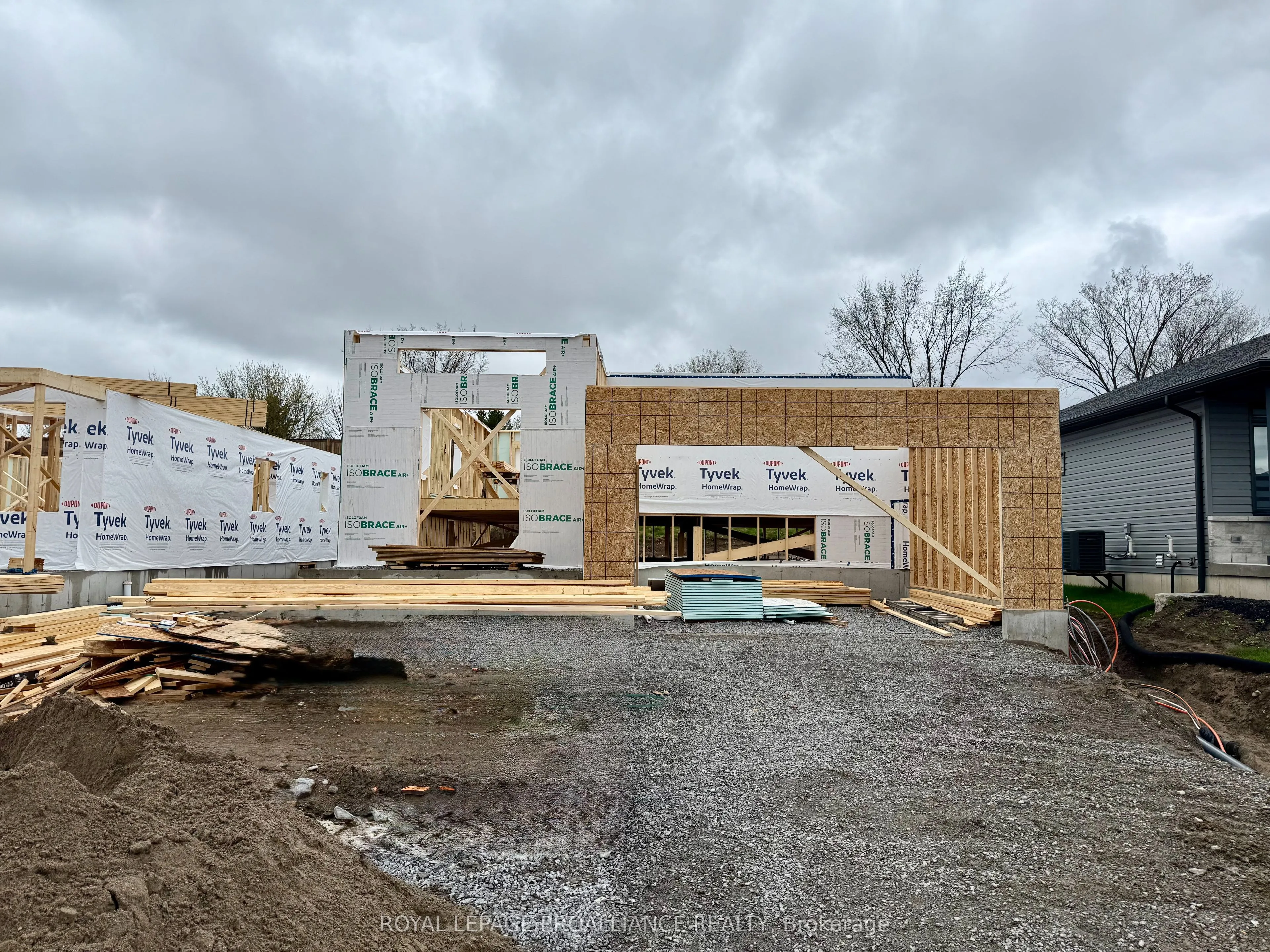 27 Schmidt Way, Quinte West, ON K8V 0L5