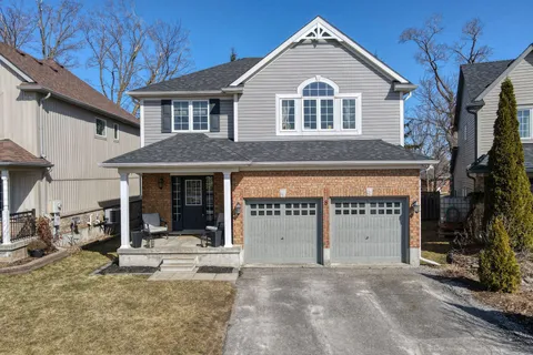 8 Fallingbrook Crescent, Kawartha Lakes, ON K9V 0B3