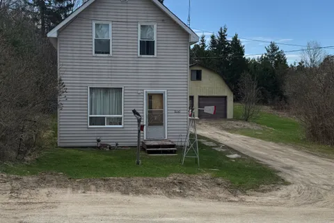 112 Queen Street, Burk's Falls, ON P0A 1C0