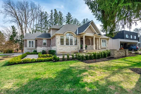 50 Lloyminn Avenue, Hamilton, ON L9G 1H3