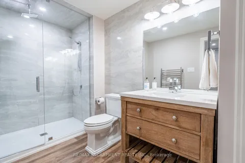 50 Lloyminn Avenue, Hamilton, ON L9G 1H3