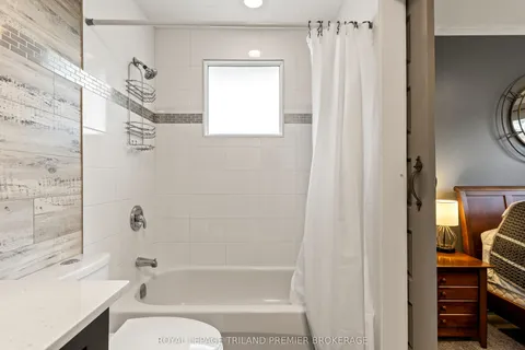 251 Highview Crescent, London South, ON N6J 4E1