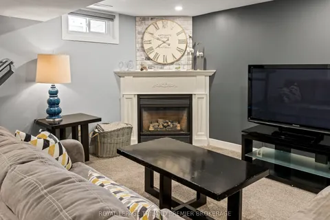 251 Highview Crescent, London South, ON N6J 4E1