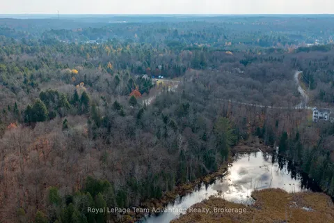 181 Clarkes Lane, Huntsville, ON P0B 1M0