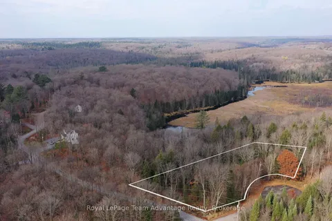 181 Clarkes Lane, Huntsville, ON P0B 1M0