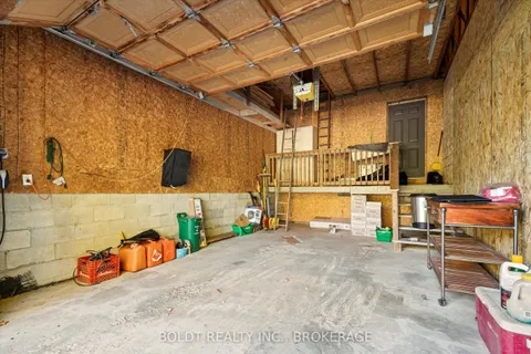 121 Meadow Heights Drive, Bracebridge, ON P1L 1A4